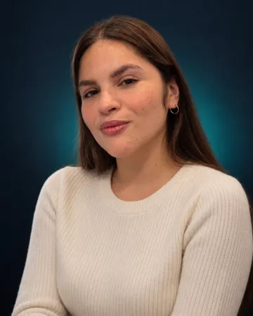 Fernanda López, administración y atención a clientes en Enzo IT