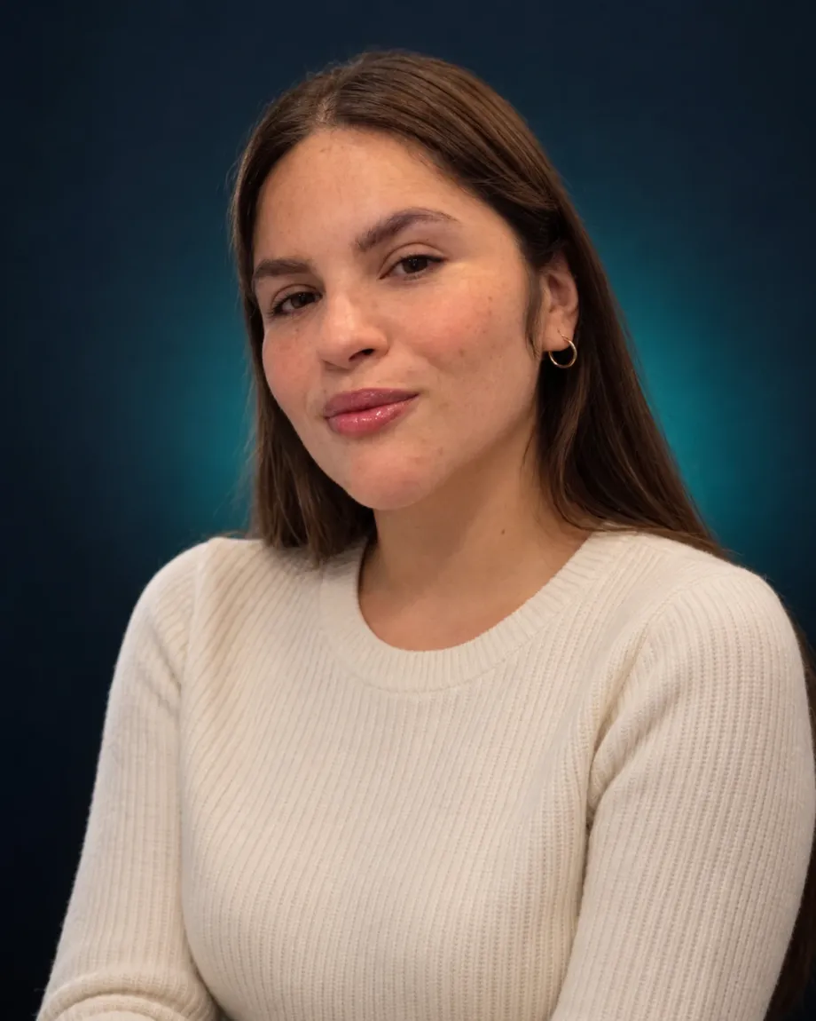 Fernanda López, administración y atención a clientes en Enzo IT